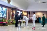 Gubernur Kepulauan Bangka Belitung, Hidayat Arsani melantik Bupati dan Wakil Bupati Bangka, Fery Insani - Syahbudin di ruang Pasir Padi Kantor Gubernur Babel, Rabu (5/11/2025). (ANTARA/Elza Elvia)