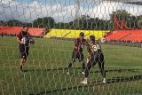 Latihan kiper Semen Padang FC