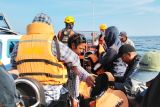 Tim SAR gabungan evakuasi 10 penumpang perahu motor mati mesin di Banggai Laut
