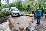 Banjir di Dompu rendam dua desa, akses jalan terputus