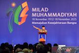 Ketua Umum Pengurus Pusat Muhammadiyah Haedar Nashir memberikan pidato saat Milad ke-113 Muhammadiyah di Halaman Kampus Muhammadiyah Bandung, Jawa Barat, Selasa (18/11/2025). Milad ke-113 Muhammadiyah yang bertemakan Memajukan Kesejahteraan Bangsa tersebut pengurus pusat Muhammadiyah sekaligus meluncurkan kartu elektronik keanggotaan Muhammadiyah. ANTARA FOTO/Raisan Al Farisi/agr