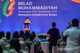 Wakil Presiden Indonesia ke 10 dan 12 Jusuf Kalla memberikan pidato saat Milad ke-113 Muhammadiyah di Halaman Kampus Muhammadiyah Bandung, Jawa Barat, Selasa (18/11/2025). Milad ke-113 Muhammadiyah yang bertemakan Memajukan Kesejahteraan Bangsa tersebut pengurus pusat Muhammadiyah sekaligus meluncurkan kartu elektronik keanggotaan Muhammadiyah. ANTARA FOTO/Raisan Al Farisi/agr