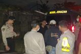 Polisi evakuasi mayat tanpa identitas di gubuk kosong Cikande Serang