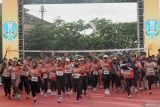 Peserta mengikuti gelaran lari santai (fun run) bertajuk 