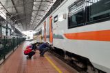 KAI Semarang pastikan kondisi 175 lokomotif dan gerbong siap layani libur akhir tahun