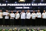 Kulon Progo memberikan penghargaan kalurahan perkuat layanan publik
