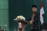 Menteri Agama Nasaruddin Umar berpidato saat konferensi internasional tentang Islam Indonesia di Universitas Islam Negeri Sunan Ampel, Surabaya, Jawa Timur, Rabu (26/11/2025). Konferensi yang menjadi ruang dialog akademik lintas negara tersebut berfokus pada isu era pascaperang di antaranya tentang nilai-nilai Islam Indonesia dalam membangun rekonsiliasi global, diplomasi moral dan upaya pembentukan tata dunia baru yang mengedepankan toleransi, moderasi, perdamaian dan inklusivitas. ANTARA Jatim/Moch Asim.