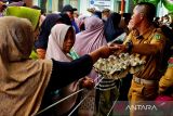 Pemkab Natuna berikan subsidi bahan pokok lewat pasar murah di Kecamatan Subi