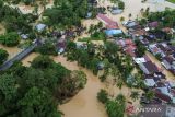 Indonesia probes 12 firms over deadly Sumatra floods