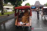 Pengayuh becak lansia Banjarnegara terbantu becak listrik