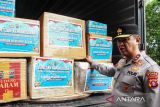 Polda Kalteng kirim bantuan pangan dan pakaian ke Sumatera