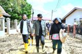 Wali Kota Fadly Amran dampingi Wamendagri tinjau lokasi banjir Padang