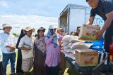 TP PKK Pasaman Barat salurkan 8,1 ton beras untuk warga terdampak banjir di Sasak