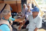 Petugas kesehatan cek kesehatan warga terdampak galodo Batu Busuak, ada batuk dan tekanan darah naik
