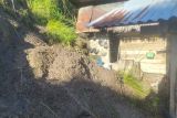 Ruas jalan di Desa Molangato Buol tertimbun longsor