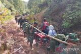 TNI AD buka jalur distribusi logistik ke beberapa desa di Tapteng