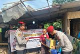 Ditreskrimsus Polda Kepri bagikan paket sembako ke masyarakat duafa