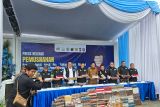 Bea Cukai Malang musnahkan jutaan rokok dan puluhan botol MMEA ilegal