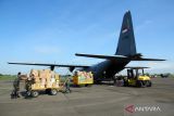 TNI AU kerahkan dua Hercules antar logistik ke Sumatera