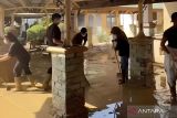 Warga bersama TNI gotong royong bersihkan RSUD Aceh Tamiang pascabencana