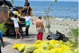 Dispar Mataram gelar bersih pantai atasi tumpukan sampah
