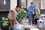 Wali Kota Solok Tinjau Dapur Umum untuk Pastikan Ketersediaan Makanan bagi Warga Terdampak Banjir