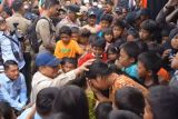 Prabowo visits Aceh and urges flood-hit children to stay resilient
