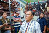 Ketua Komisi VII DPR mendorong pemerintah perkuat akses modal UMKM tenun NTT