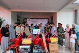 PT PLN Persero UIP3B Sumatera UPT Padang salurkan peralatan kerja ke Agam