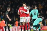 Dua gol bunuh diri bawa Arsenal menang dramatis 2-1 atas Wolves