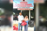 Peduli ketahanan pangan masyarakat melalui program penyaluran sembako dan pupuk oleh PT Bumi Makmur Waskita