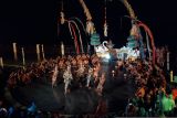 Penari asal Palangka Raya tampil memukau bersama pertunjukan Tari Kecak di Bali