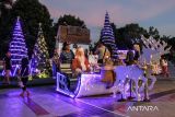 Dekorasi hiasan pohon Natal di Palangka Raya