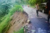 Jalan provinsi Polong Anam Talamau terban ganggu lalu lintas