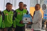 Kemenko Pangan-Bulog membagikan 500 paket sembako untuk ojol di Semarang