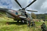 Kirim 2,3 ton bantuan,  Heli Caracal TNI AU  tembus lereng bukit Nagari Sungai Limau  Pesisir Selatan