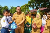 550 siswa terdampak bencana di Pariaman dapatkan bantuan sembako