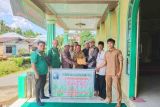 PT BSS Pasaman Barat serahkan bantuan biaya pemeliharaan ikan larangan-Masjid Al Huda Simpang Tiga Alin