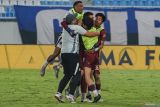 Pemain Persita melakukan selebrasi seusai mencetak gol saat pertandingan BRI Super League di Stadion Kanjuruhan, Kabupaten Malang, Jawa Timur, Selasa (30/12/2025). Persita menang atas Arema FC dengan skor 1-0. Antara Jatim/Irfan Sumanjaya/um