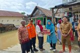 Warga Desa Kapar terdampak banjir terima bantuan