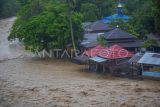 Air sungai kembali meluap di Padang