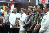 Menteri ATR/Kepala BPN serahkan 18 sertipikat tanah di Kalteng