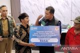 Pemkab Solok serahkan bantuan dana tunggu hunian ke 300 korban bencana