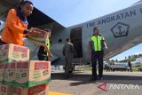 TNI AL mengerahkan pesawat angkut antarkan logistik untuk korban bencana di Aceh