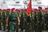 Wakil Komandan Pasmar 2 Brigjen TNI (Mar) Arinto Beny Sarana (kiri) menginspeksi prajurit Marinir dari Batalyon Infanteri 1 Marinir di Koarmada II, Surabaya, Jawa Timur, Senin (5/1/2026).Â  Sebanyak 450 prajurit dari Batalyon Infanteri 1 Marinir yang tergabung dalam Satgas Pamtas RI-PNG Mobile Yonif 1 Marinir Î¤Î 2025 telah kembali di Surabaya usai menjalankan tugasnya selama 1 tahun di Yahukimo, Provinsi Papua Pegunungan. ANTARA Jatim/Didik Suhartono/mas.