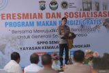 Kapolres Kediri Kota AKBP Anggi Ibrahim Saputra memberikan sambutan saat peluncuran Satuan Pelayanan Pemenuhan Gizi (SPPG) Semampir 1 Yayasan Kemala Bhayangkari Polres Kediri Kota, Kota Kediri, Jawa Timur, Rabu (7/1/2026). SPPG berstandar sanitasi dan kesehatan yang baik tersebut diluncurkan guna melayani makan bergizi gratis untuk 2.410 penerima manfaat di 9 sekolah dan diharapkan mampu menjadi penggerak ekonomi masyarakat setempat melalui penggunaan bahan pangan dari petani, peternak, dan pelaku UMKM. ANTARA Jatim/Prasetia Fauzani/mas.