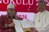 Gubernur Bengkulu serahkan surat pembebasan lahan Gereja Katolik