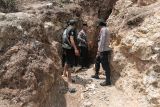 Polisi tertibkan galian bekas tambang emas ilegal dekat Mandalika Lombok