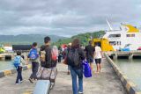 Arus penumpang selama Nataru 2025-2026 di Pelabuhan Lembar terkendali