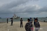 KRI Silas Papare-386 tiba di Dermaga Pelindo Tanjung Gudang, Kecamatan Belinyu, Kabupaten Bangka, Provinsi Kepulauan Bangka Belitung, Minggu (11/1/2026). Kedatangan KRI Silas Papare-386 itu dalam rangka Operasi Guspurla Koarmada I. (ANTARA FOTO/HO-Lanal Babel)